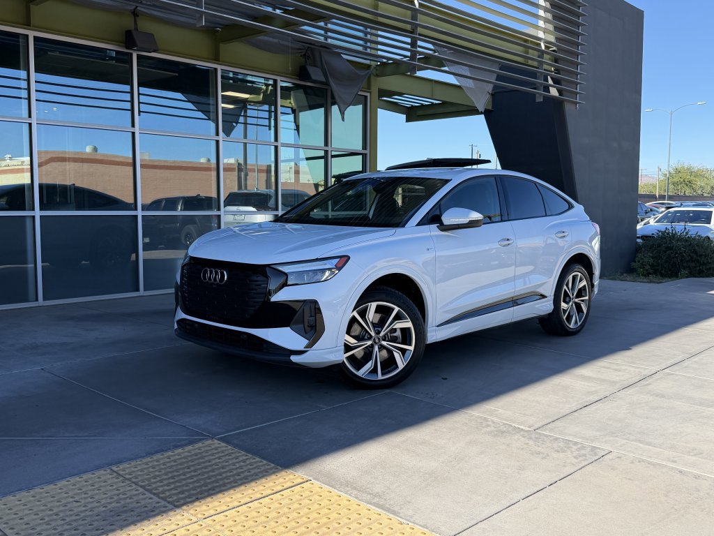 Used 2024 Audi Q4 e-tron Premium w/ Convenience Package image 1