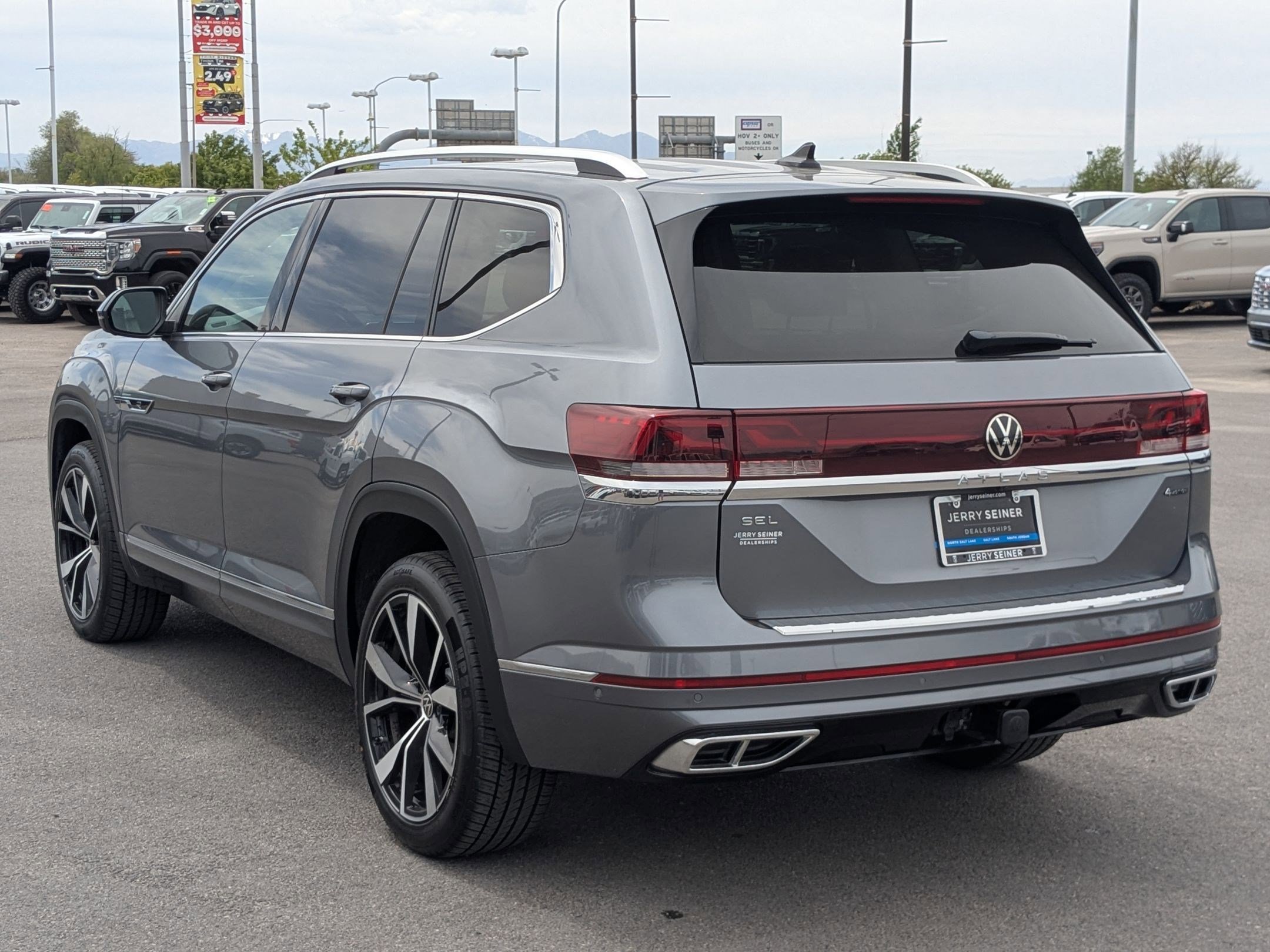 Used 2024 Volkswagen Atlas SEL Premium R-Line AWD/4WD image 4