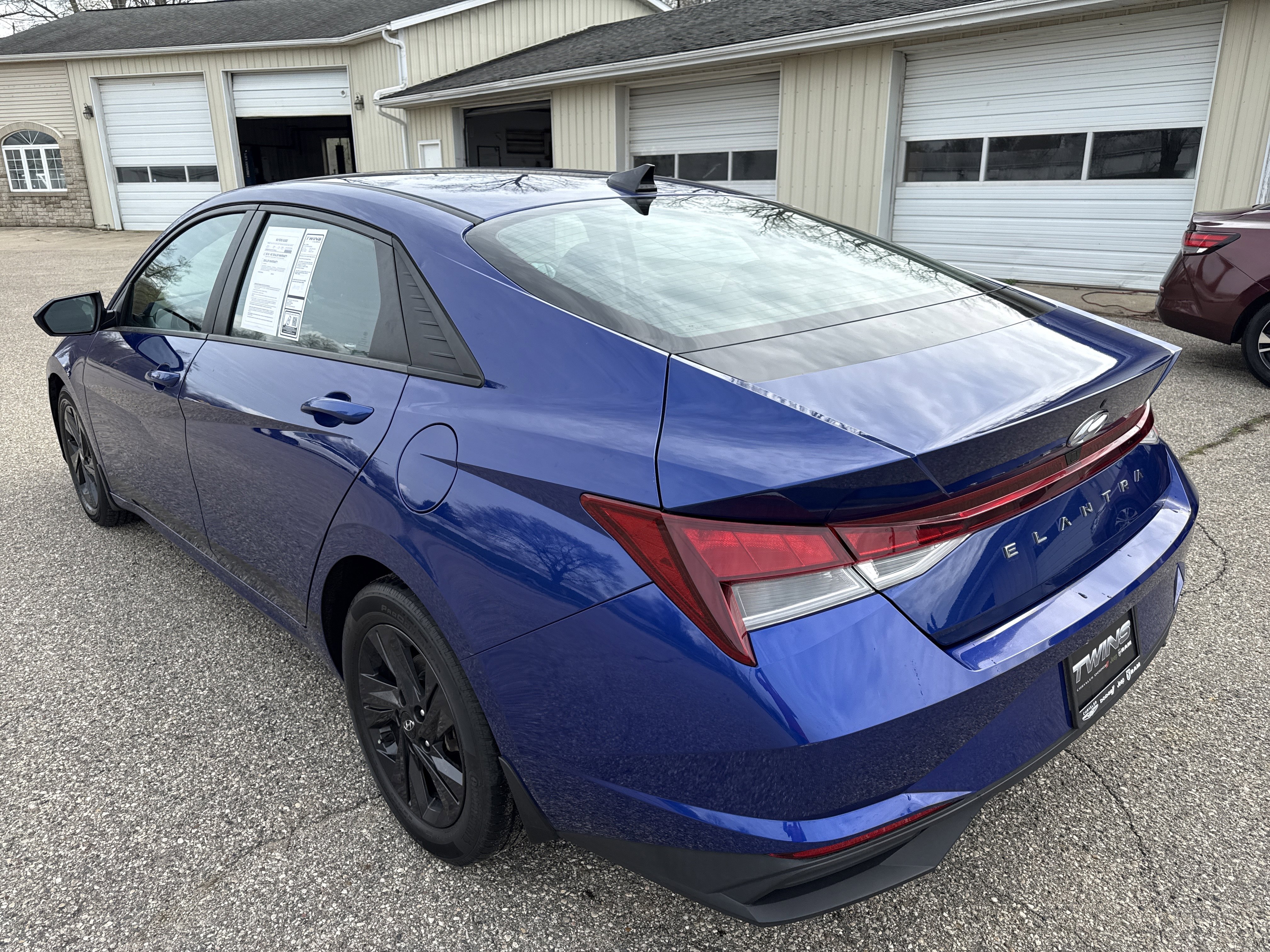 Used 2022 Hyundai Elantra SEL w/ Convenience Package FWD image 7