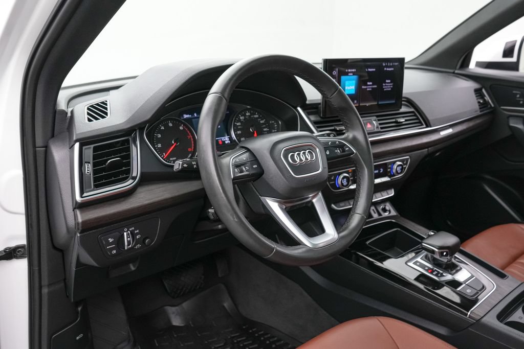 Used 2023 Audi Q5 2.0T Premium w/ Convenience Package AWD/4WD image 13