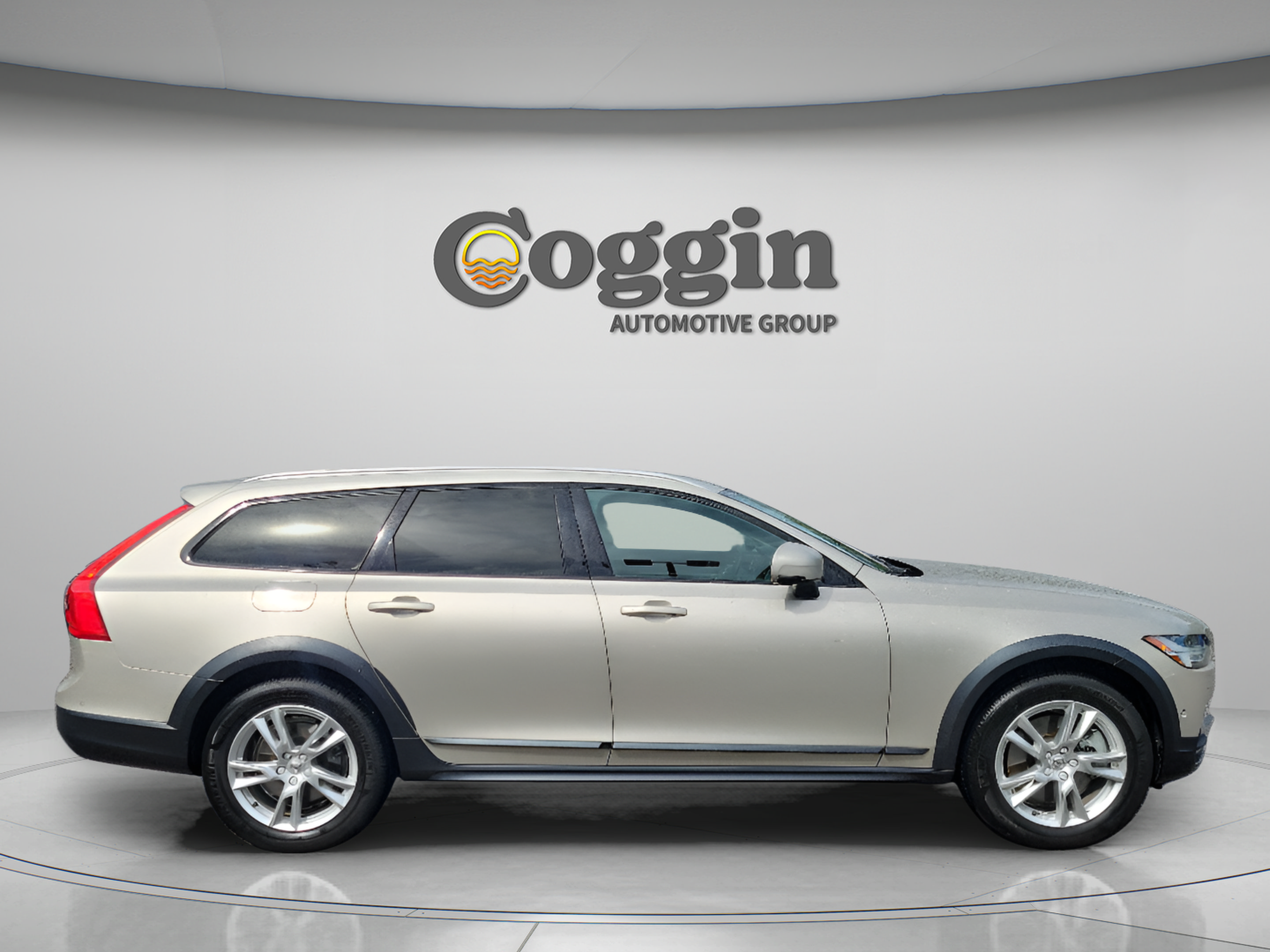 Used 2019 Volvo V90 T5 Cross Country AWD/4WD image 4