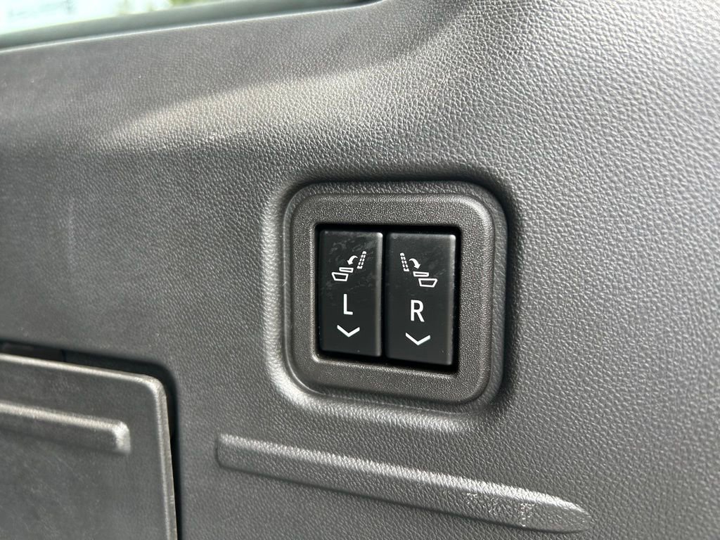 Used 2025 GMC Hummer EV 2X w/ LPO, Sport Package image 13