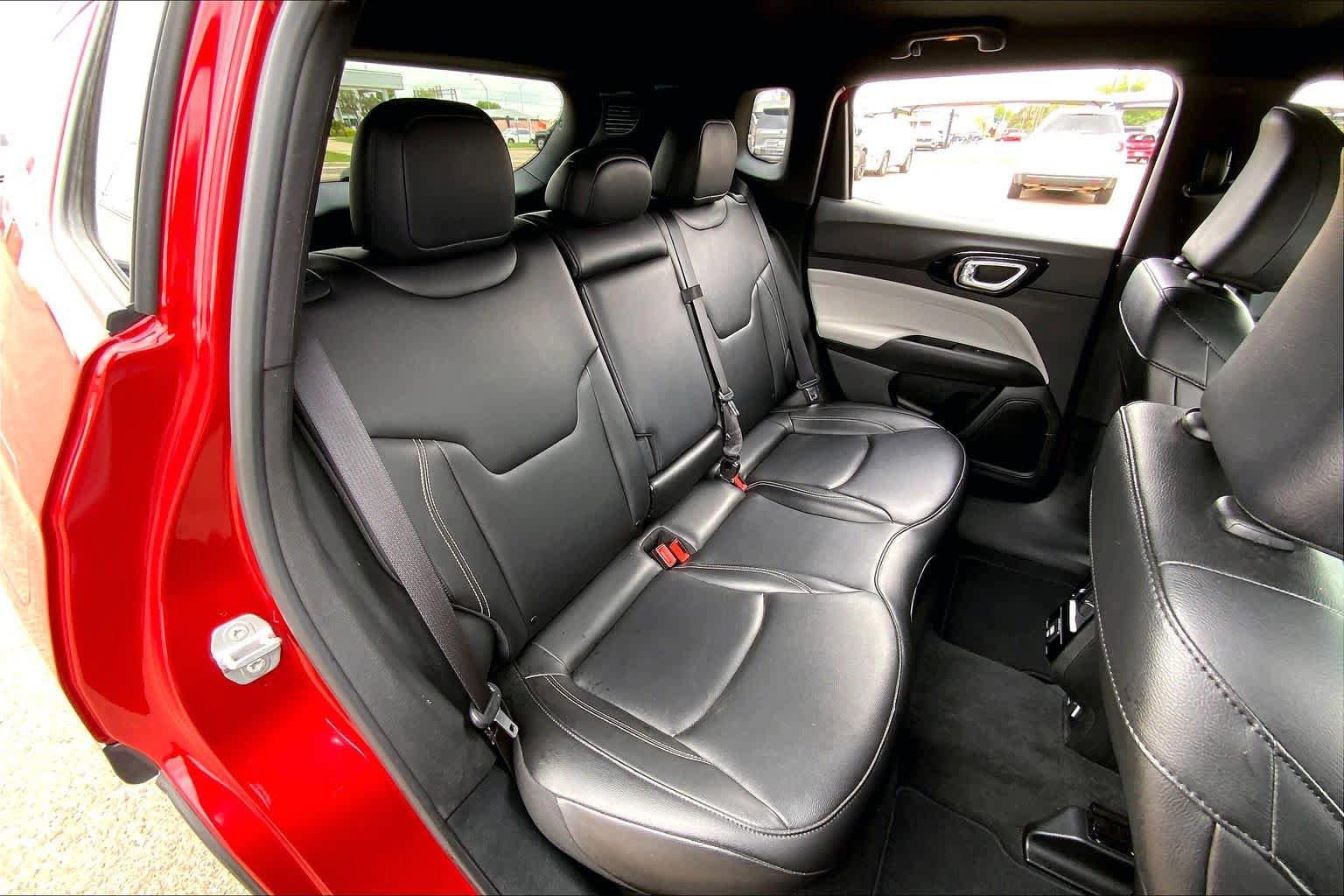 Used 2025 Jeep Compass Limited AWD/4WD image 17