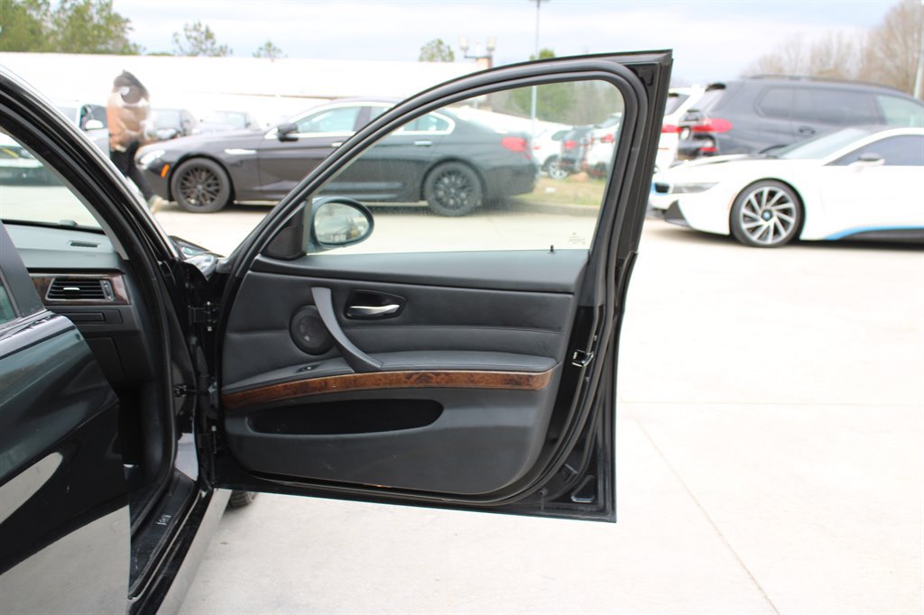 Used 2006 BMW 330i Sedan RWD image 23