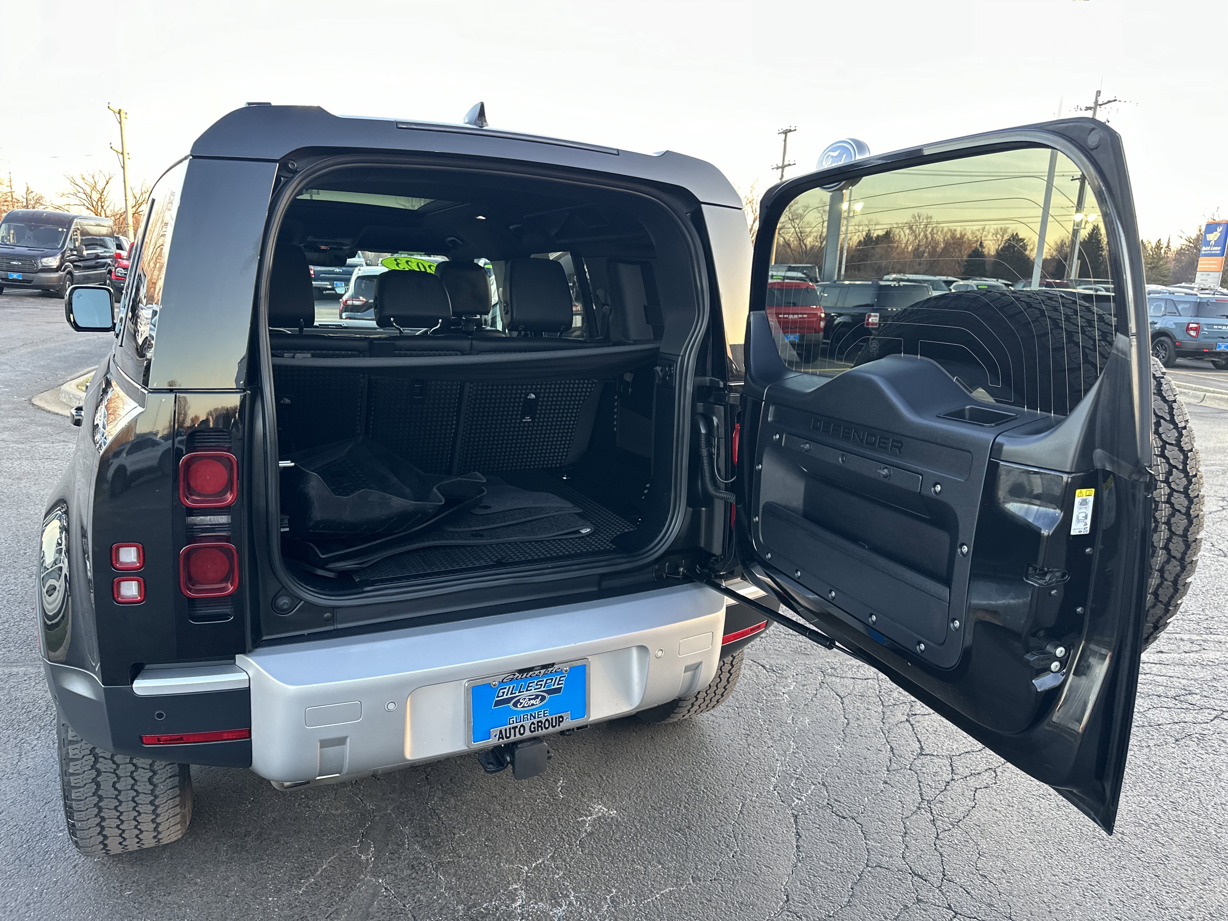 Used 2023 Land Rover Defender 110 S image 5