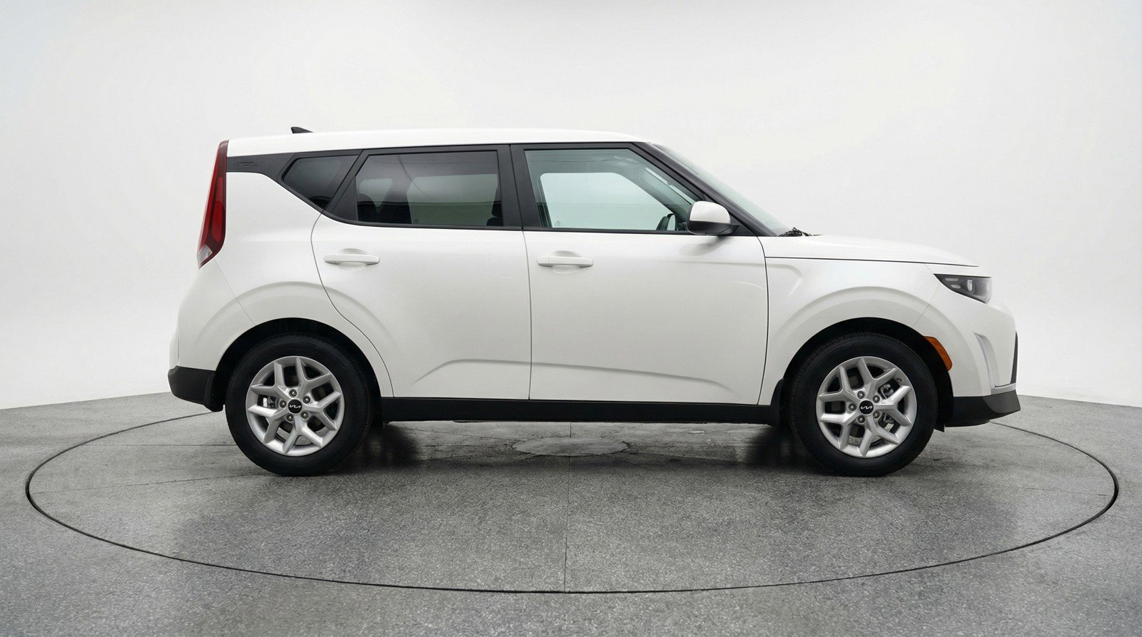Used 2025 Kia Soul LX w/ LX Technology Package FWD image 11
