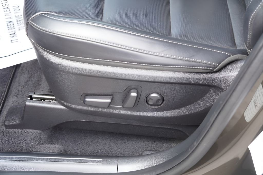 Used 2025 Kia Telluride S image 18