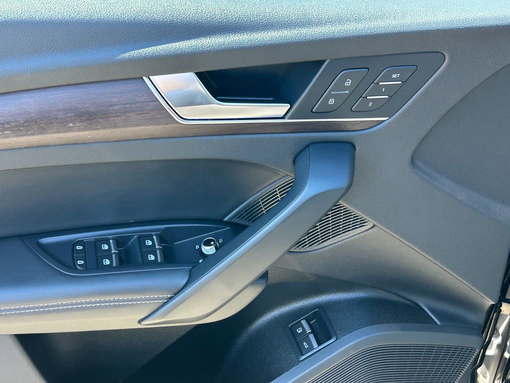 Used 2023 Audi Q5 e Premium Plus w/ Premium Plus Package image 13