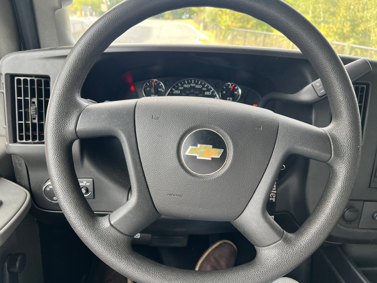 Used 2018 Chevrolet Express 2500 image 19