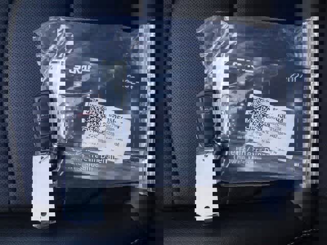 Used 2024 GMC Terrain SLT image 33