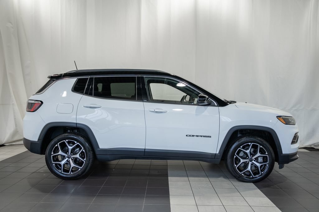 Certified 2025 Jeep Compass Limited AWD/4WD image 3