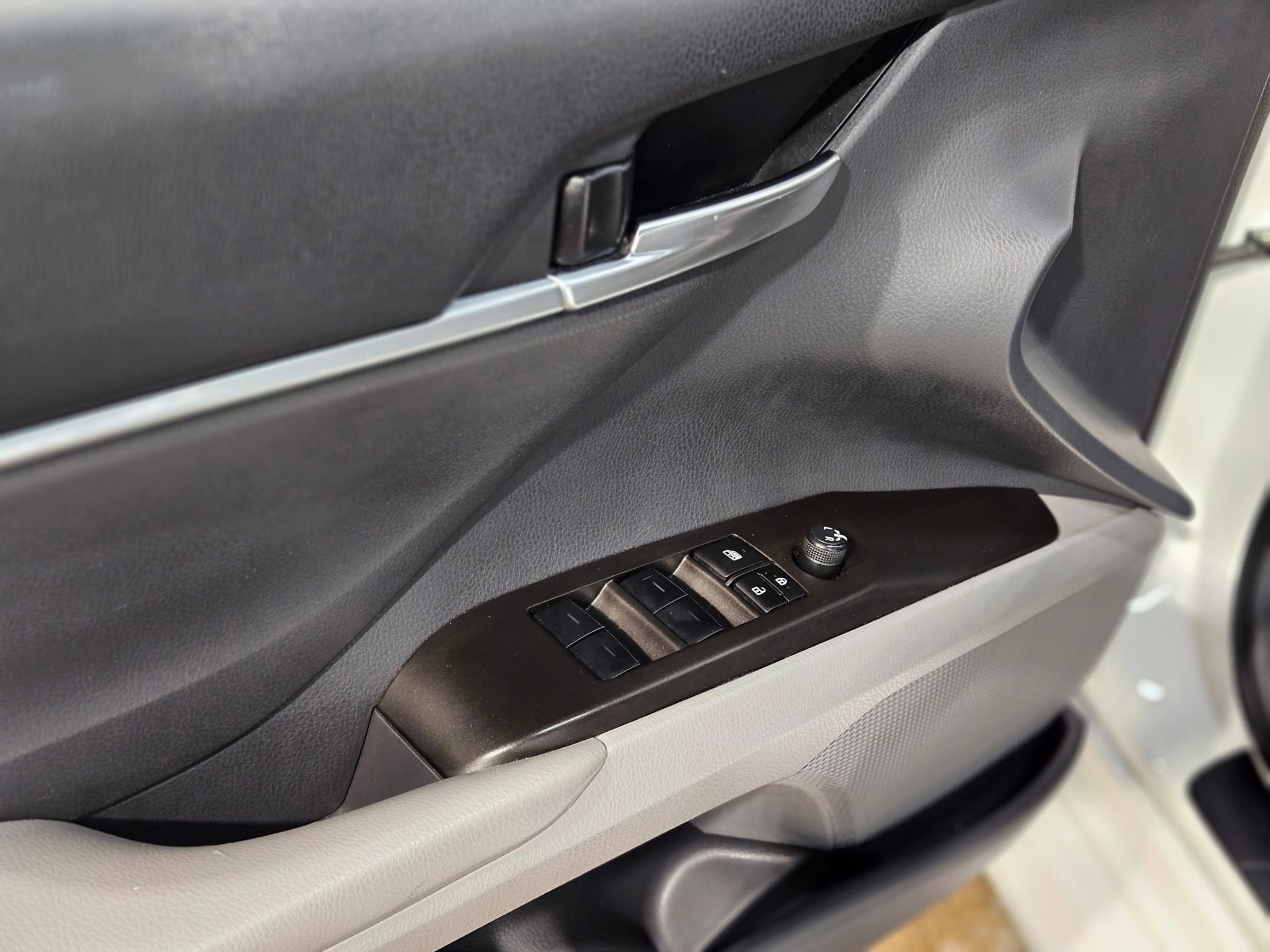 Used 2023 Toyota Camry LE image 21