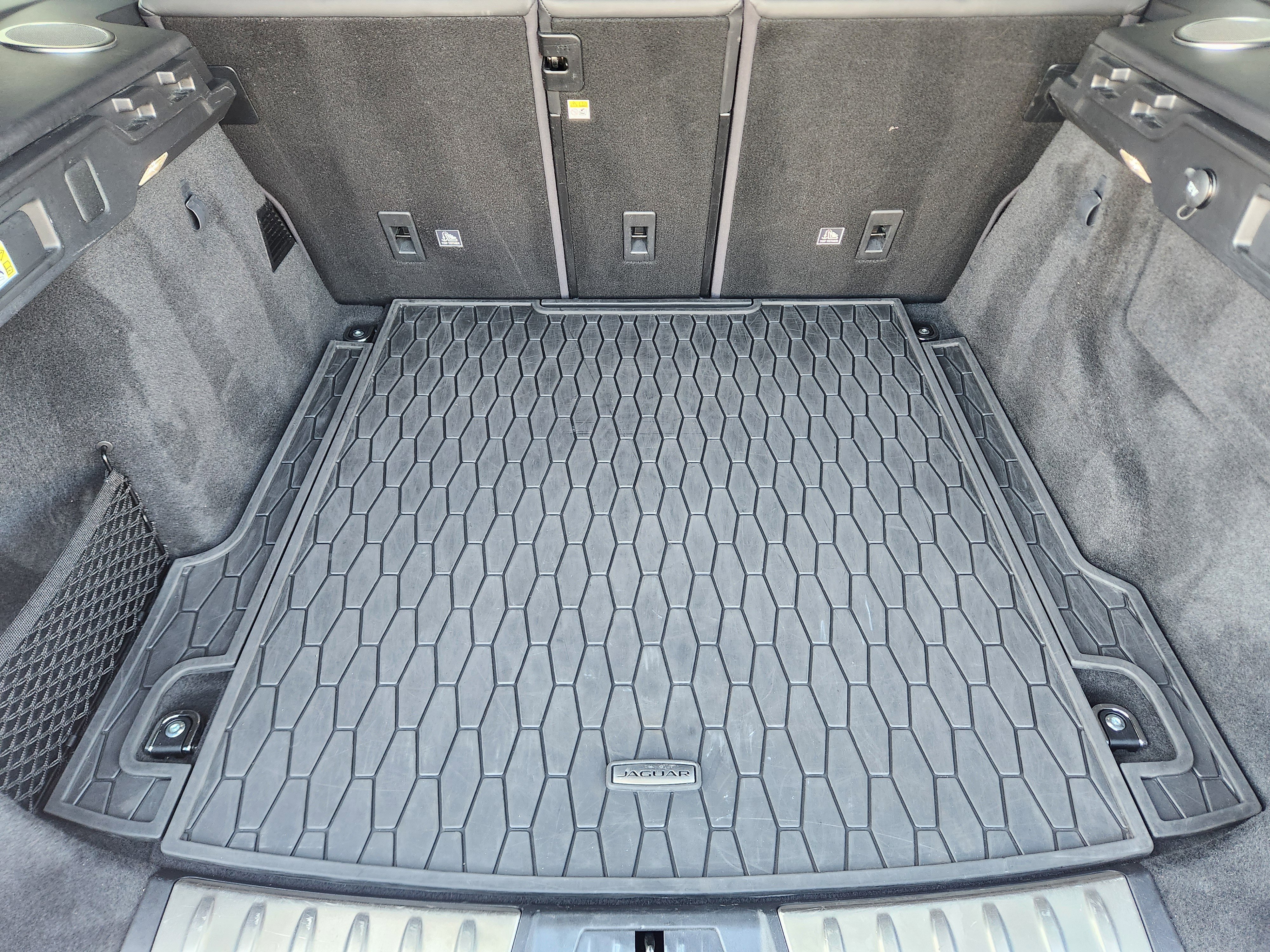 Used 2020 Jaguar F-PACE SVR image 34