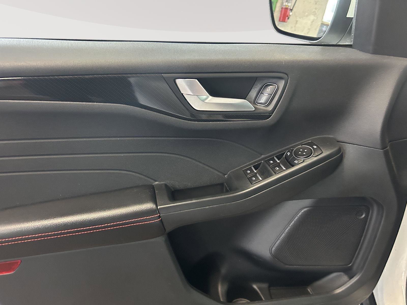 Used 2023 Ford Escape ST-Line Select image 9