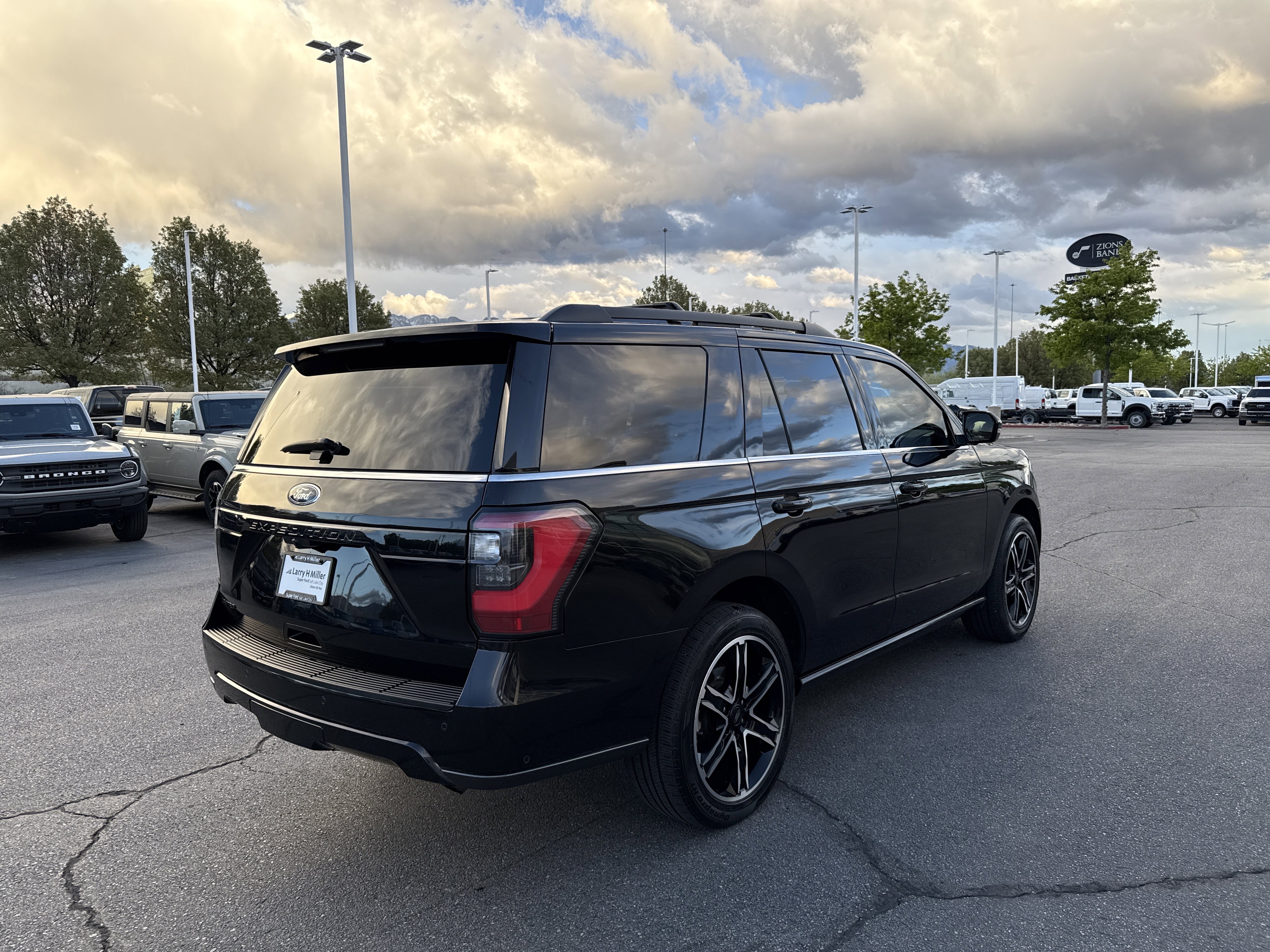 Certified 2020 Ford Expedition Limited w/ Equipment Group 303A AWD/4WD image 5