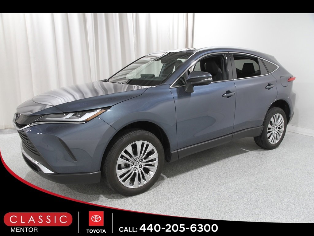 Certified 2024 Toyota Venza XLE image 3