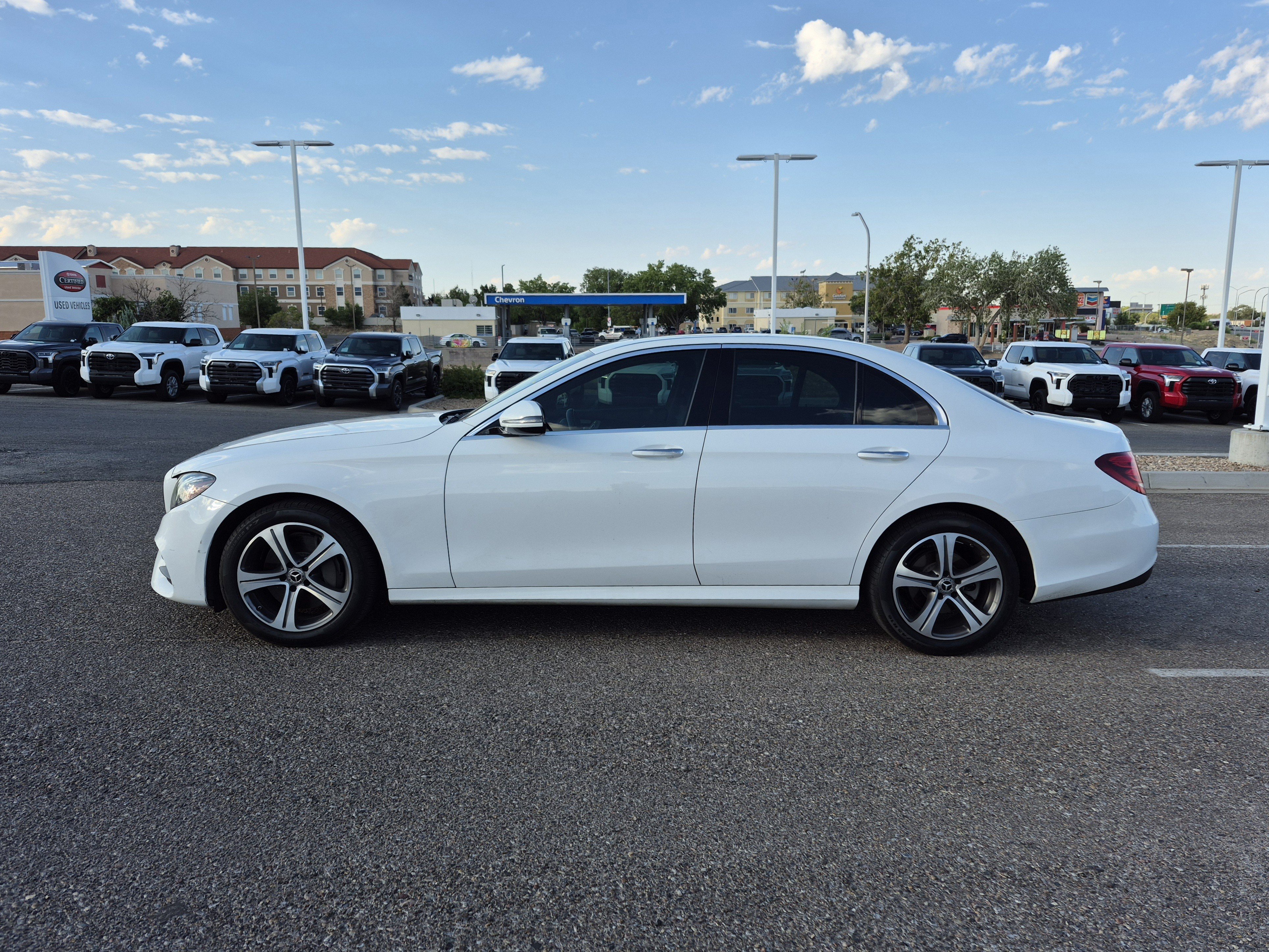 Used 2020 Mercedes-Benz E 350 4MATIC Sedan image 2