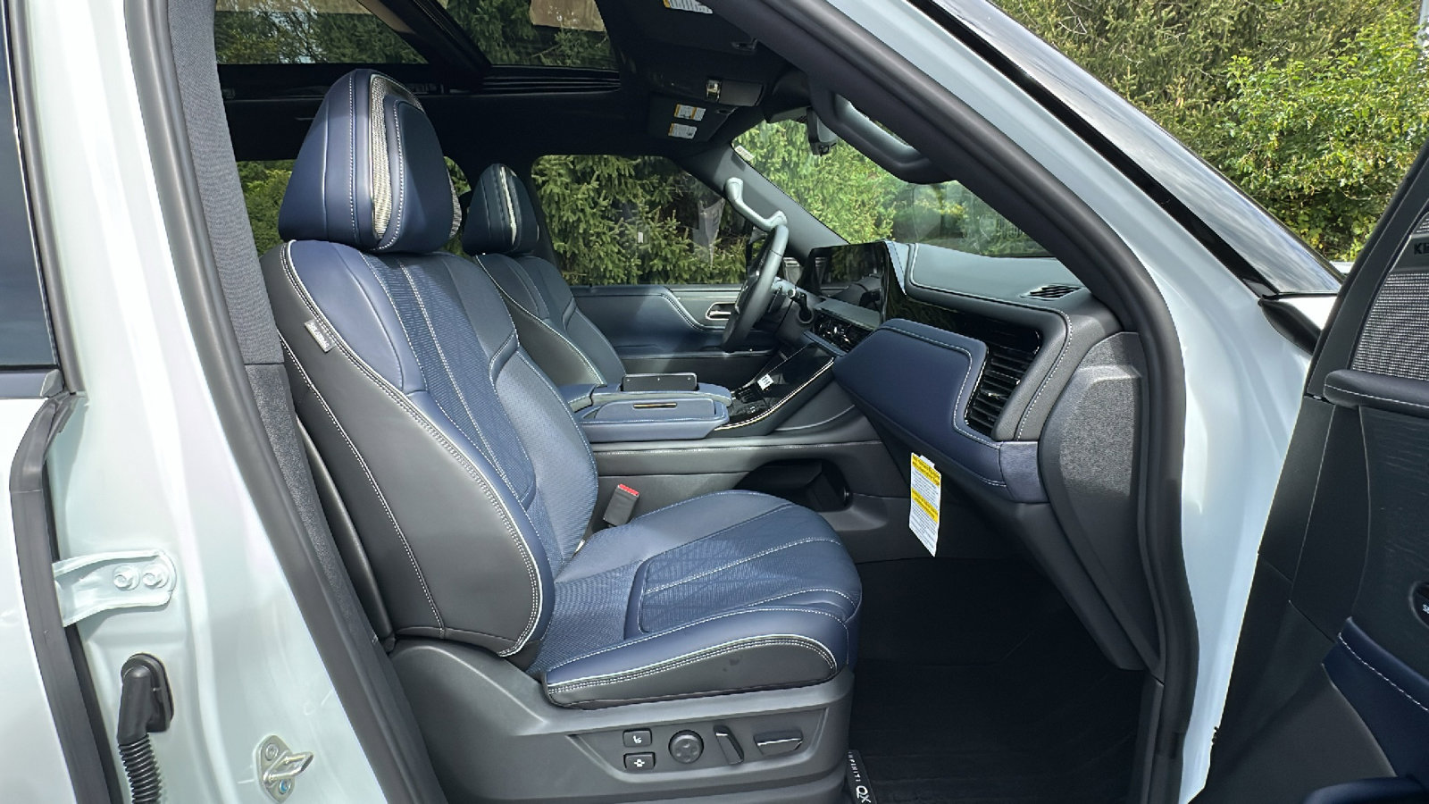 New 2026 INFINITI QX80 4WD image 9