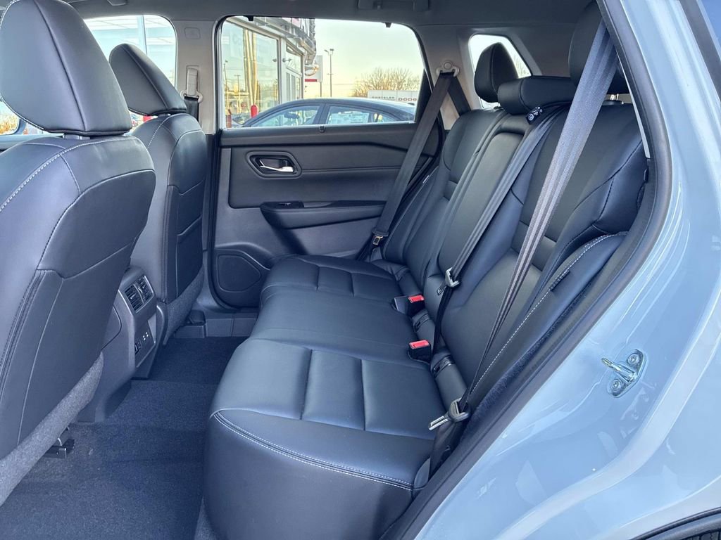Used 2024 Nissan Rogue SL w/ SL Premium Package image 16