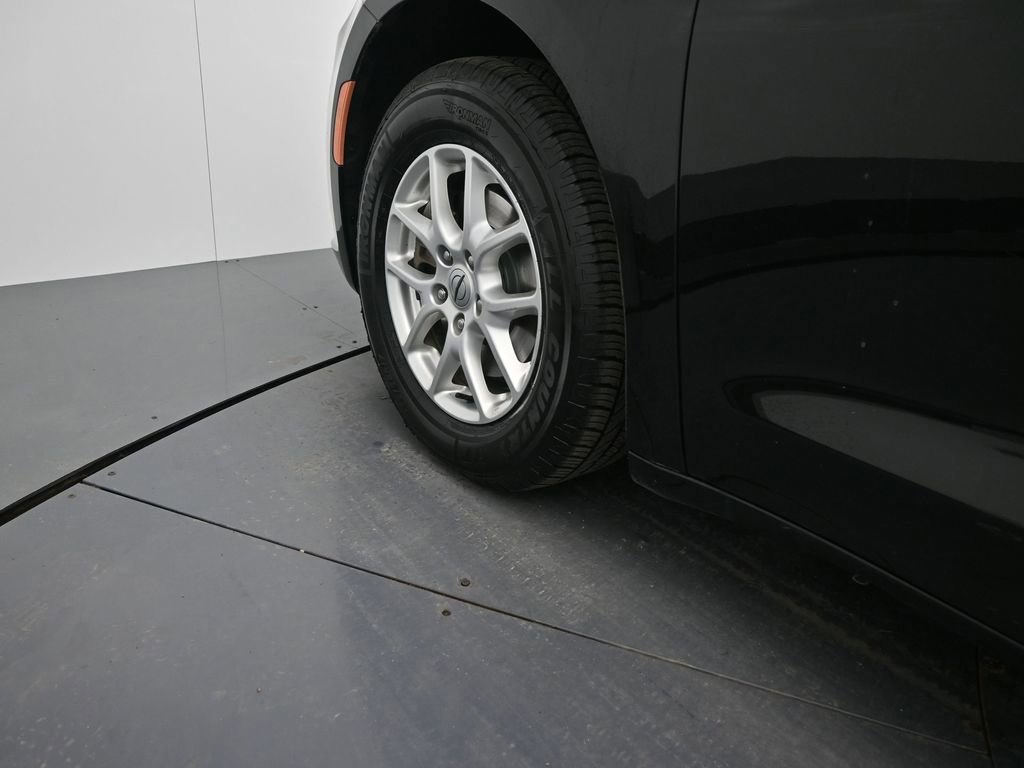Used 2022 Chrysler Pacifica Touring-L image 11