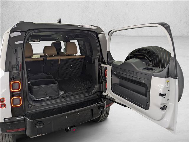 New 2026 Land Rover Defender 110 X-Dynamic SE image 18