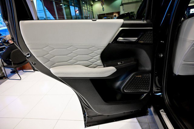 Used 2025 Mitsubishi Outlander AWD image 21