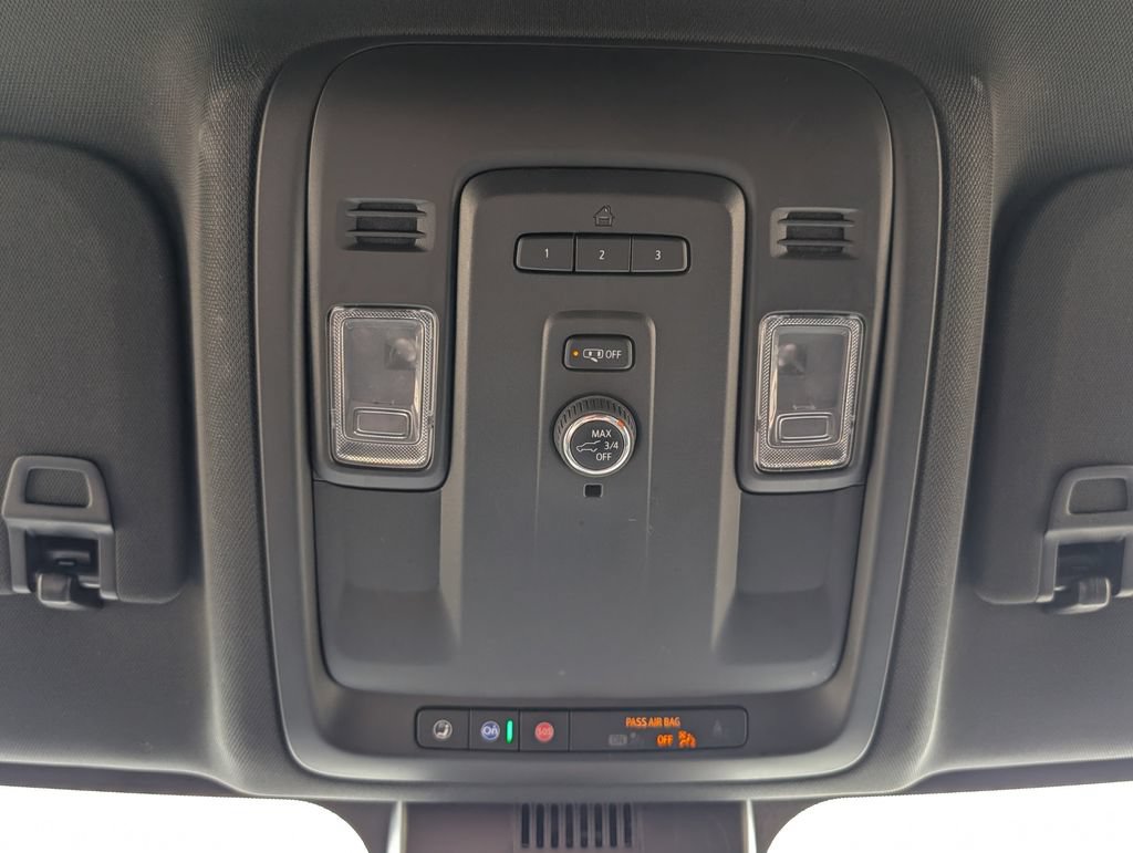 Used 2023 GMC Yukon XL SLT AWD/4WD image 11