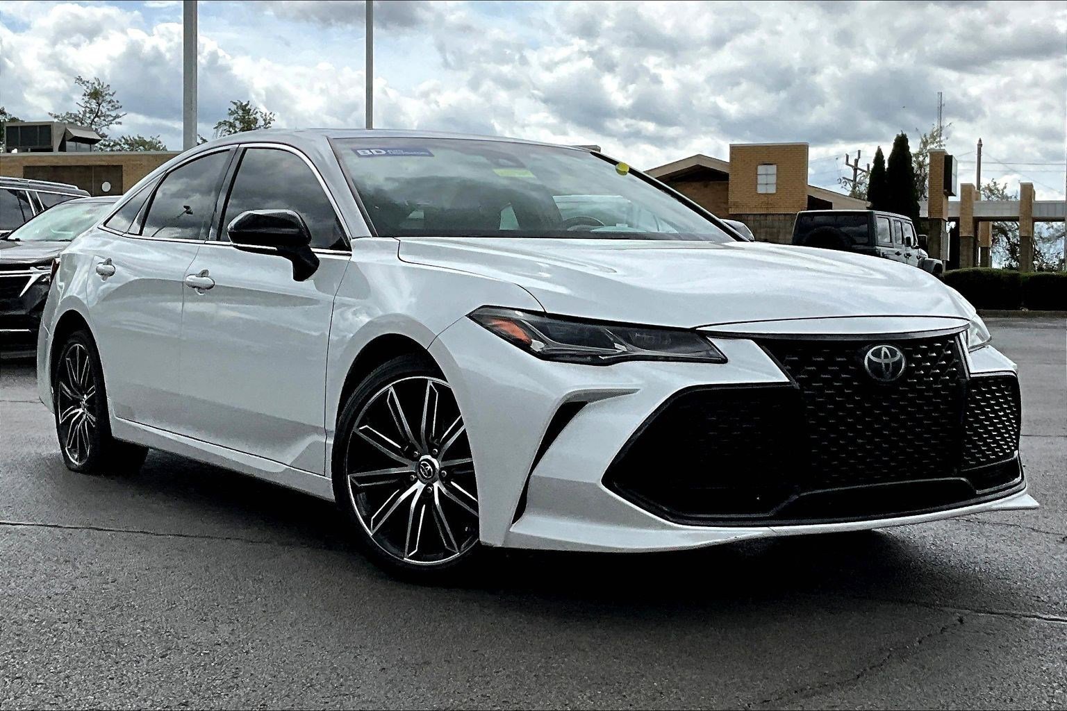 Used 2019 Toyota Avalon Touring image 2