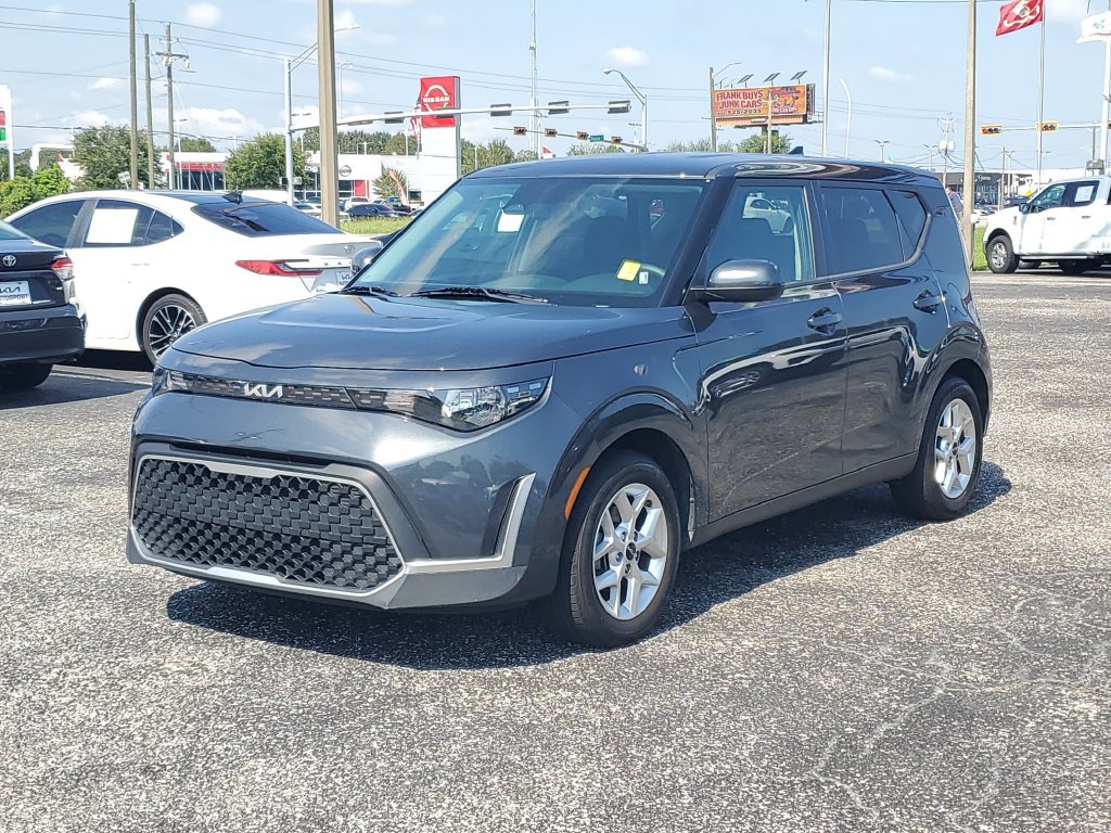Used 2024 Kia Soul LX w/ Option Group 015 FWD image 2