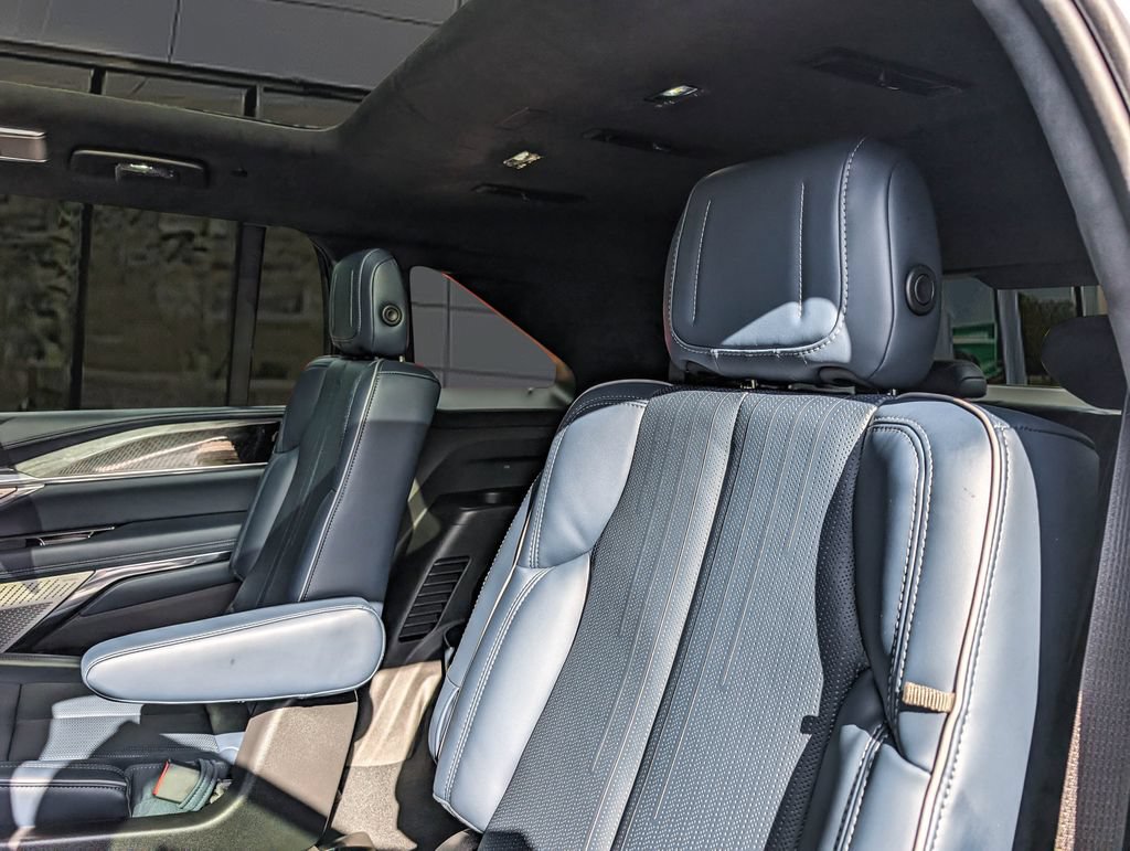 New 2026 Cadillac Escalade IQ Luxury 2 AWD/4WD image 17