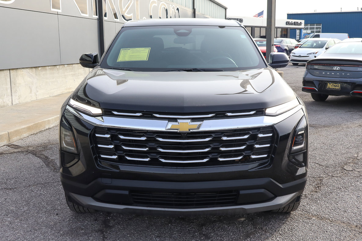 Used 2025 Chevrolet Equinox LT FWD image 2