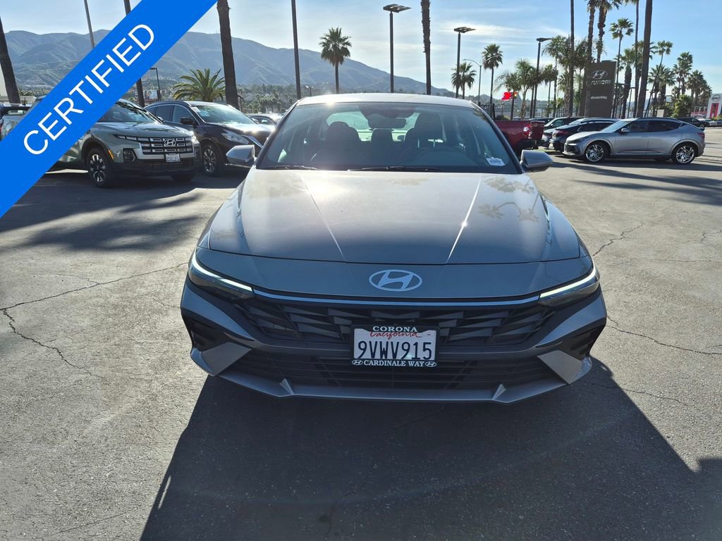 Used 2025 Hyundai Elantra SE image 2
