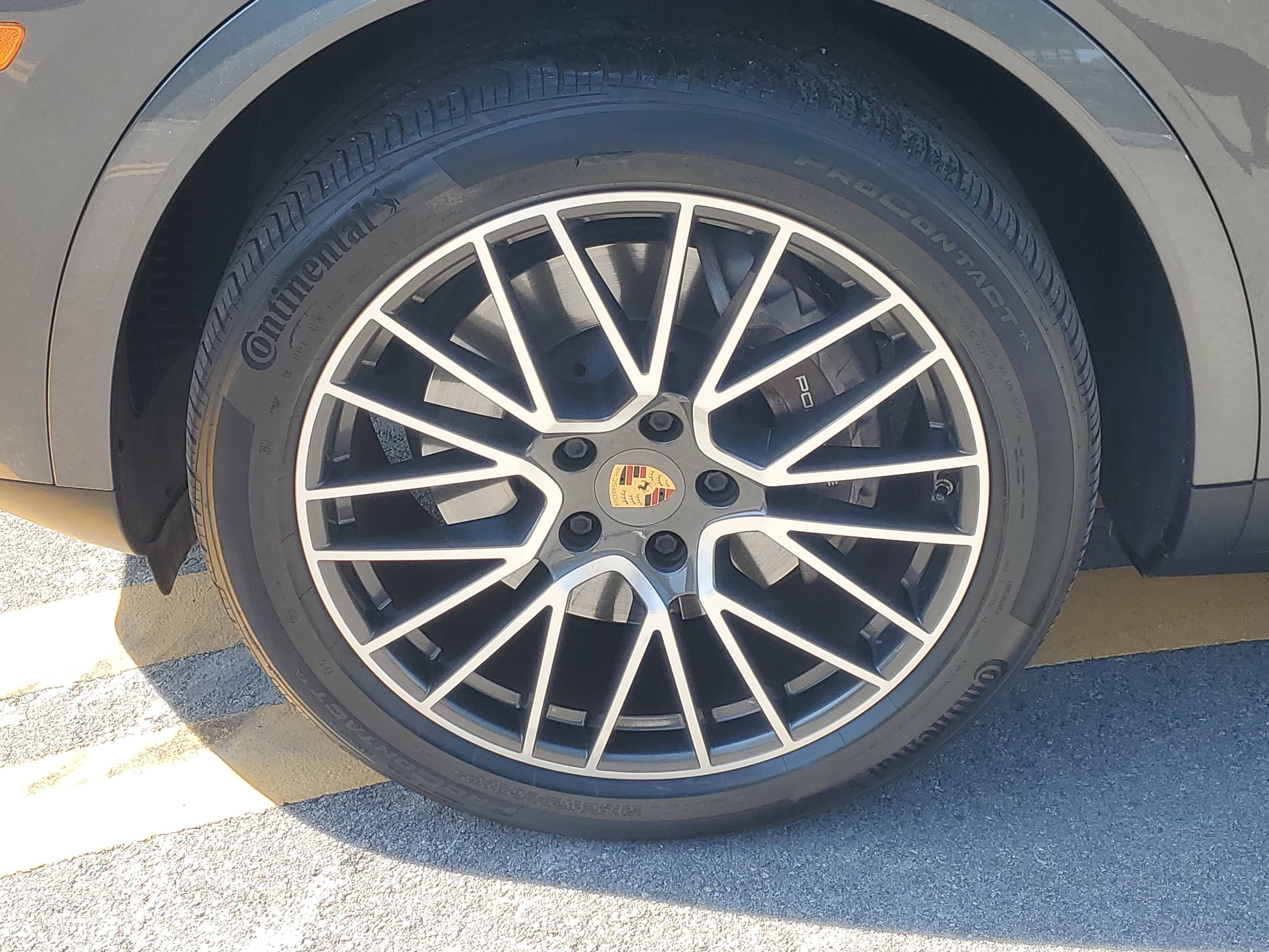 Used 2023 Porsche Cayenne AWD/4WD image 4