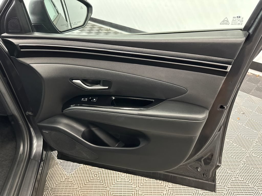 Used 2022 Hyundai Tucson Limited FWD image 16