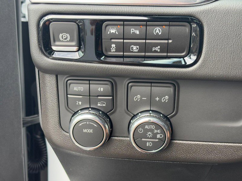New 2026 GMC Yukon Denali w/ Sun & Power Step Package image 38