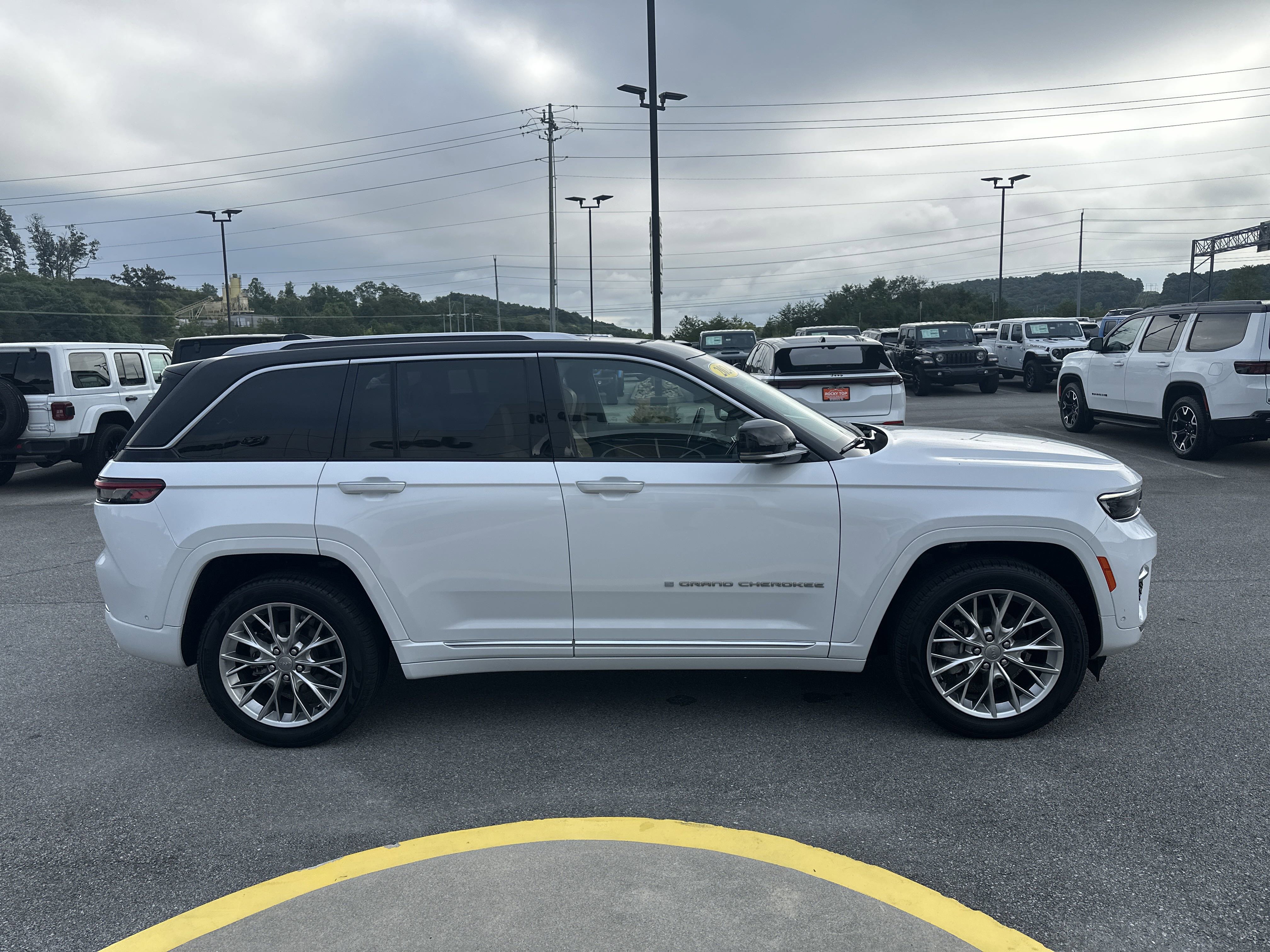 Used 2024 Jeep Grand Cherokee Summit image 6