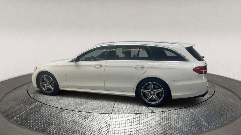 Used 2017 Mercedes-Benz E 400 4MATIC Wagon image 5