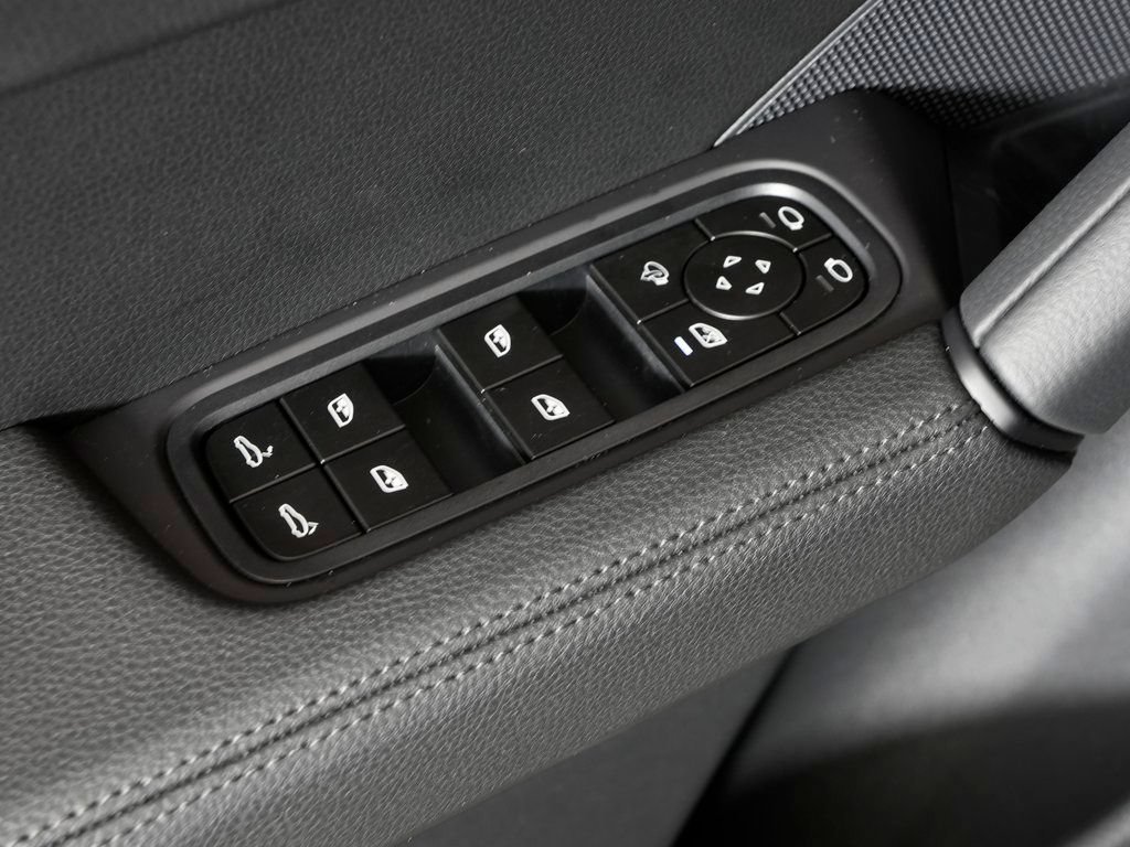Certified 2026 Porsche Cayenne AWD/4WD image 16