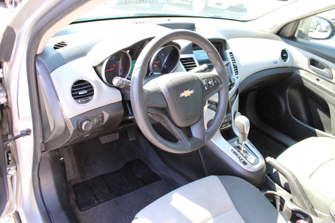 Used 2012 Chevrolet Cruze LS w/ Connectivity Package FWD image 13