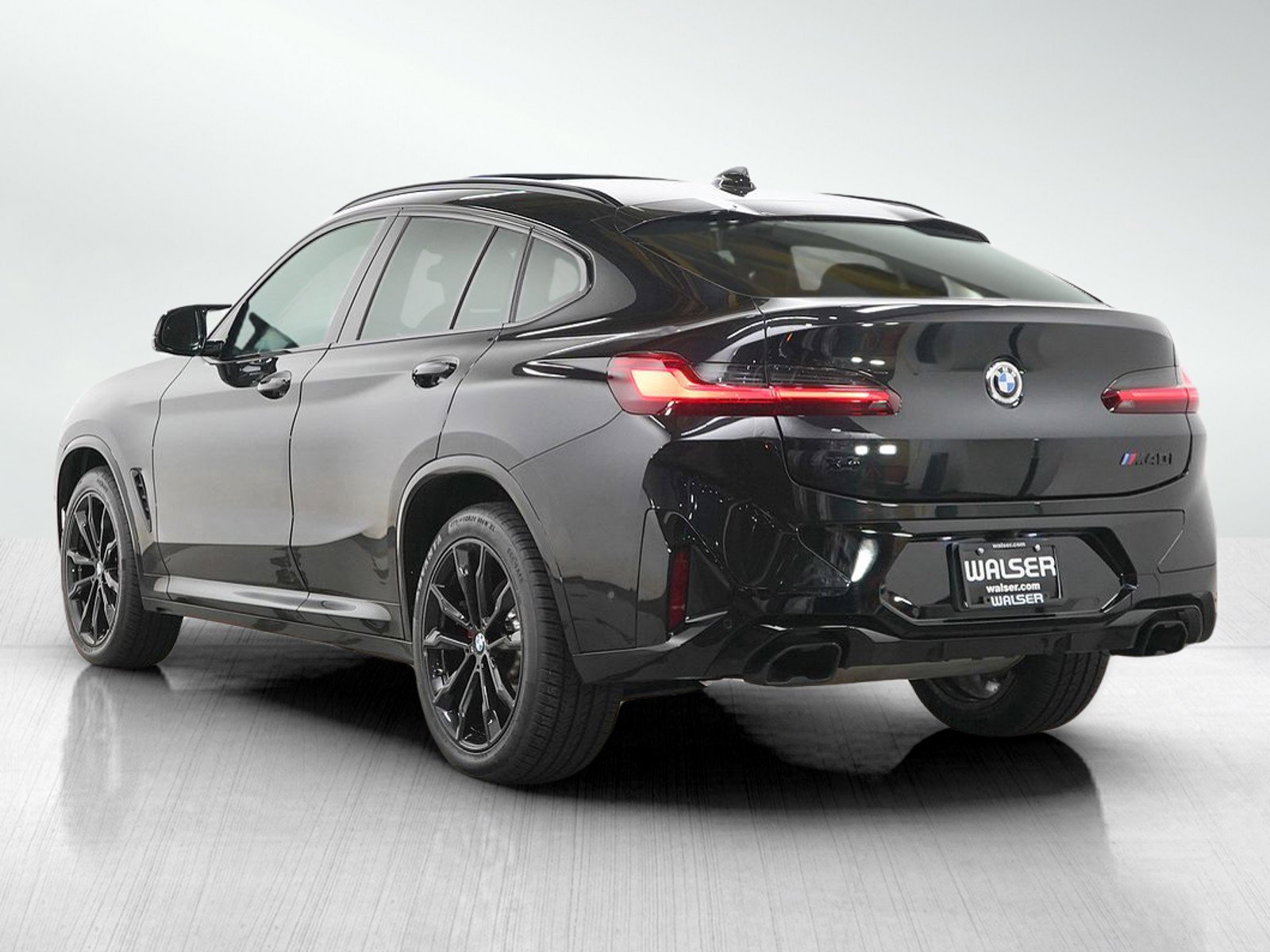 Used 2022 BMW X4 M40i AWD/4WD image 3