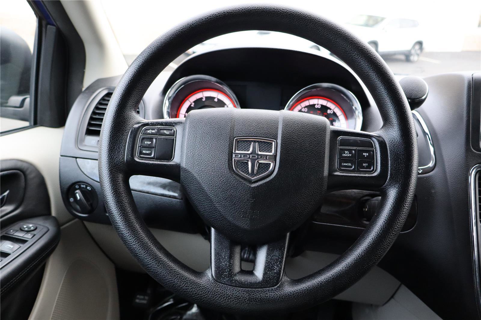 Used 2018 Dodge Grand Caravan SE w/ UConnect Hands-Free Group image 13