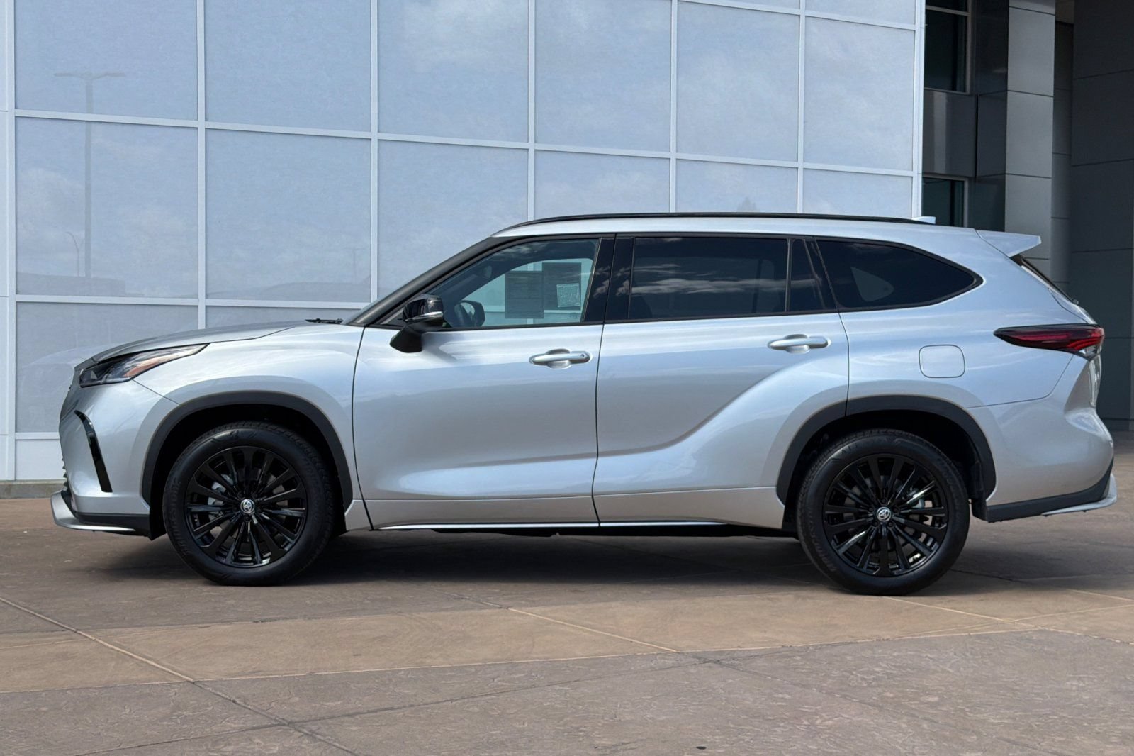 Used 2025 Toyota Highlander XSE AWD/4WD image 7