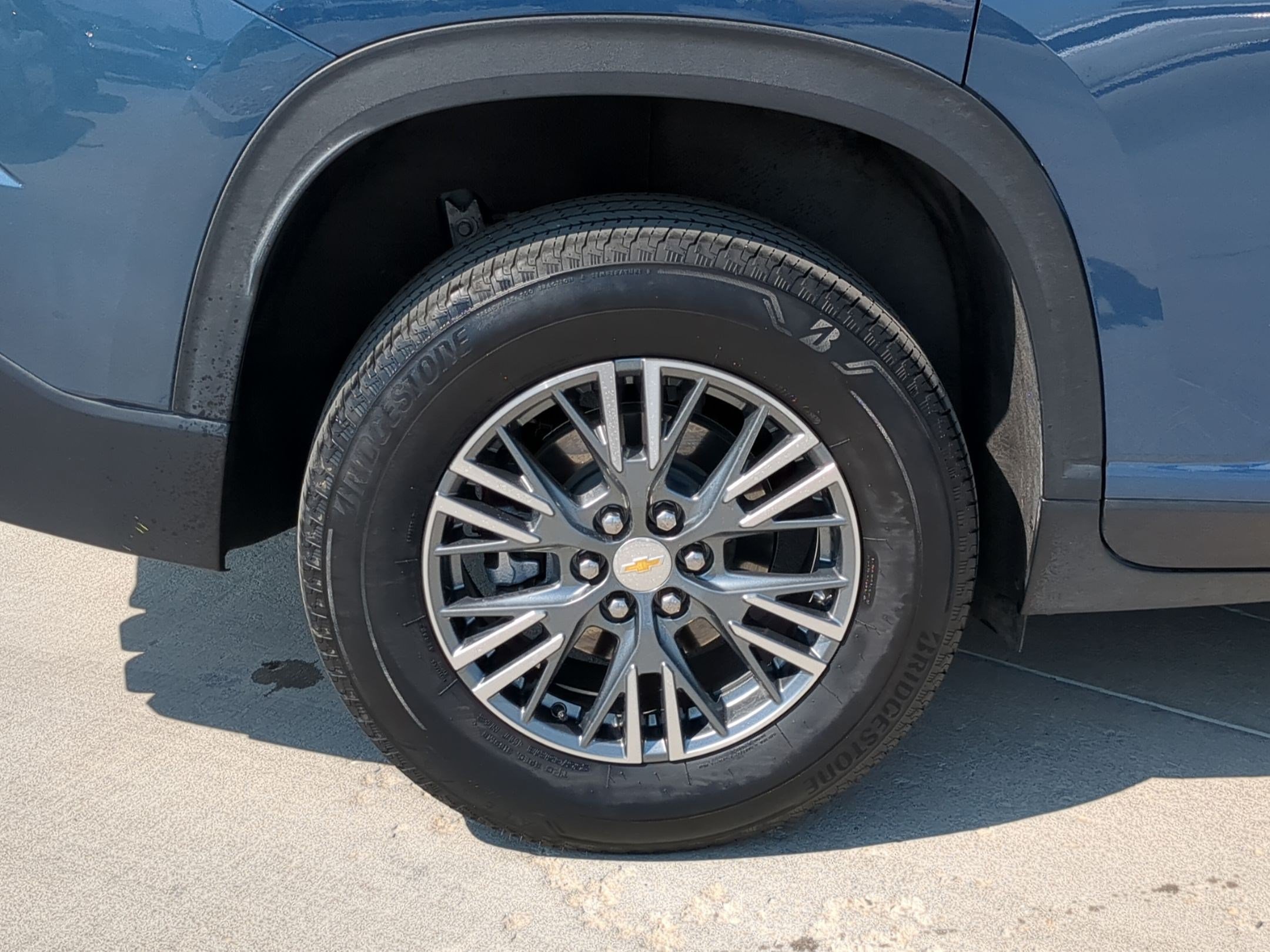 Used 2024 Chevrolet Traverse LT w/ Trailering Package FWD image 13