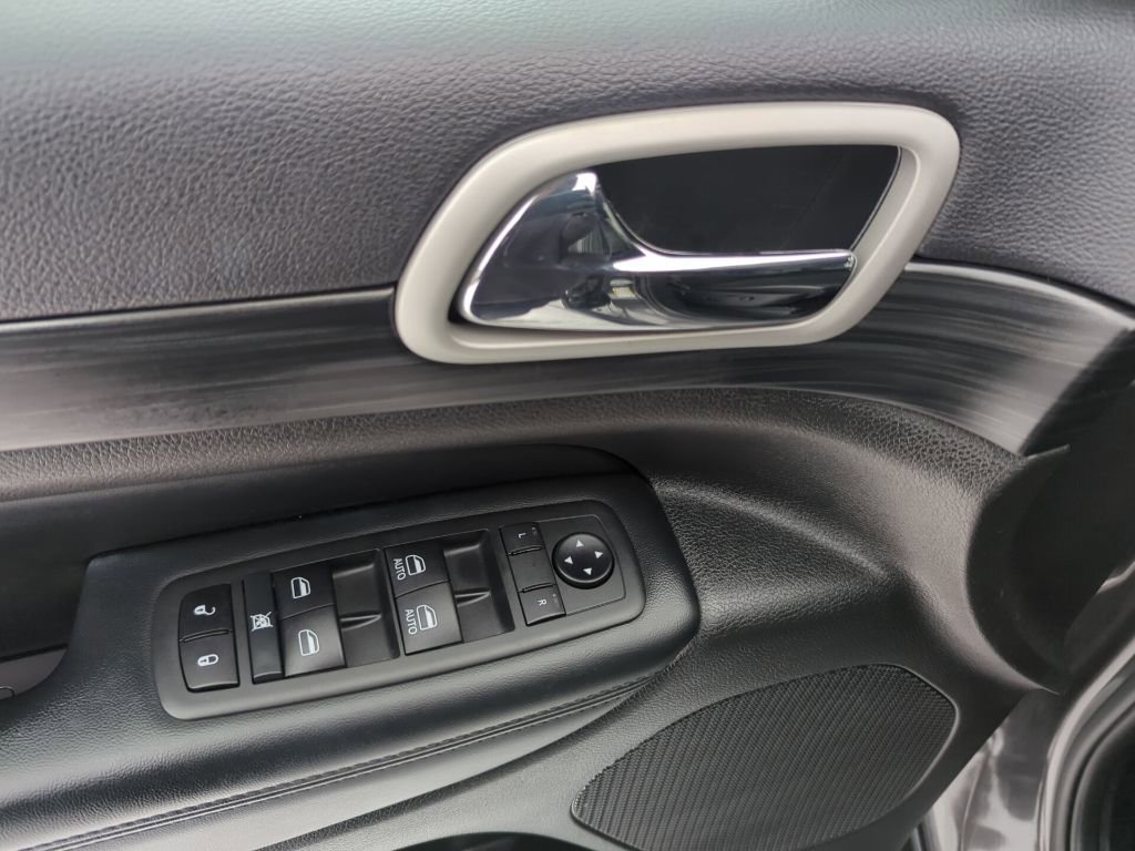 Used 2020 Jeep Grand Cherokee Laredo w/ Quick Order Package 2BN North image 38