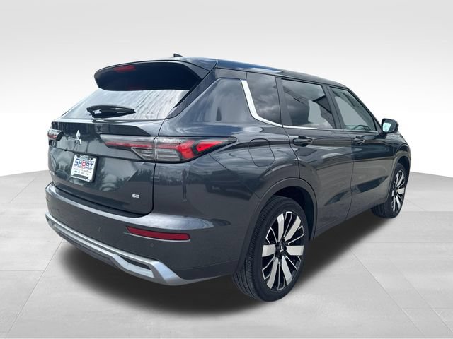 Used 2025 Mitsubishi Outlander AWD image 5
