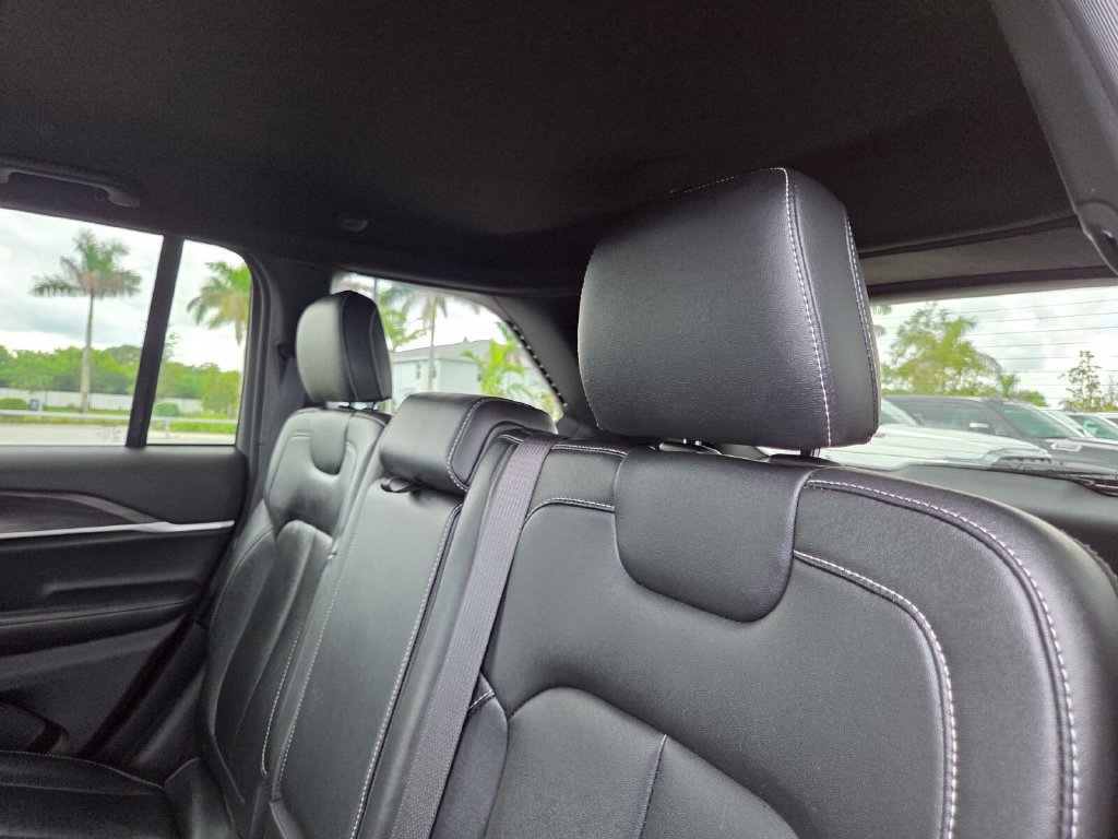 Used 2024 Jeep Grand Cherokee Limited AWD/4WD image 22