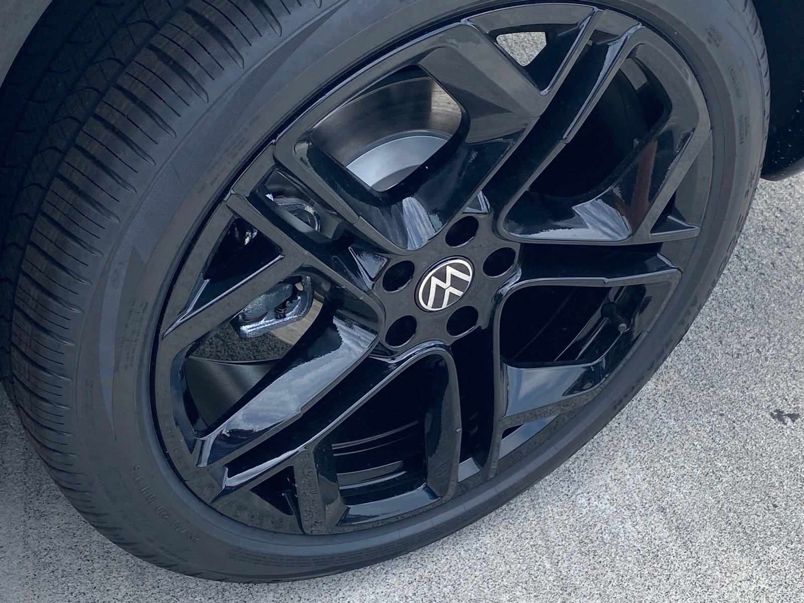 New 2026 Volkswagen Tiguan SE R-Line AWD/4WD image 12