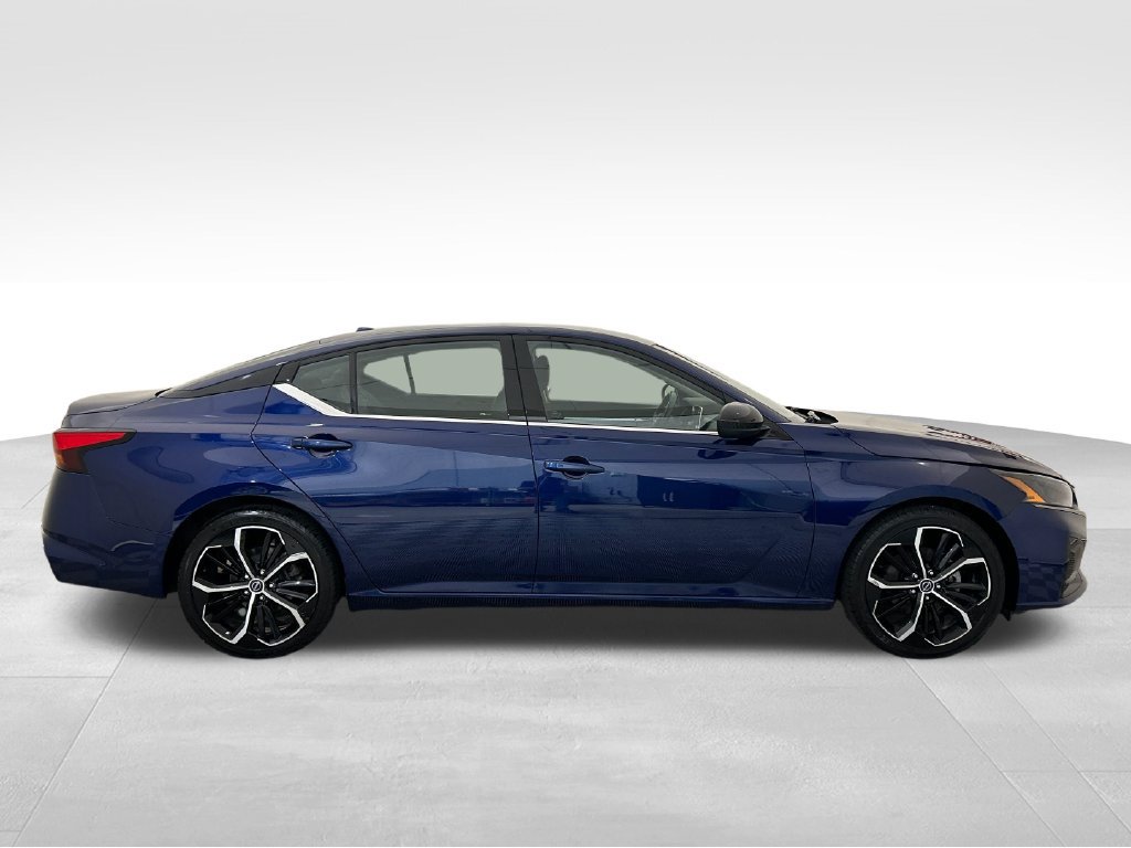 Used 2024 Nissan Altima 2.5 SR FWD image 7