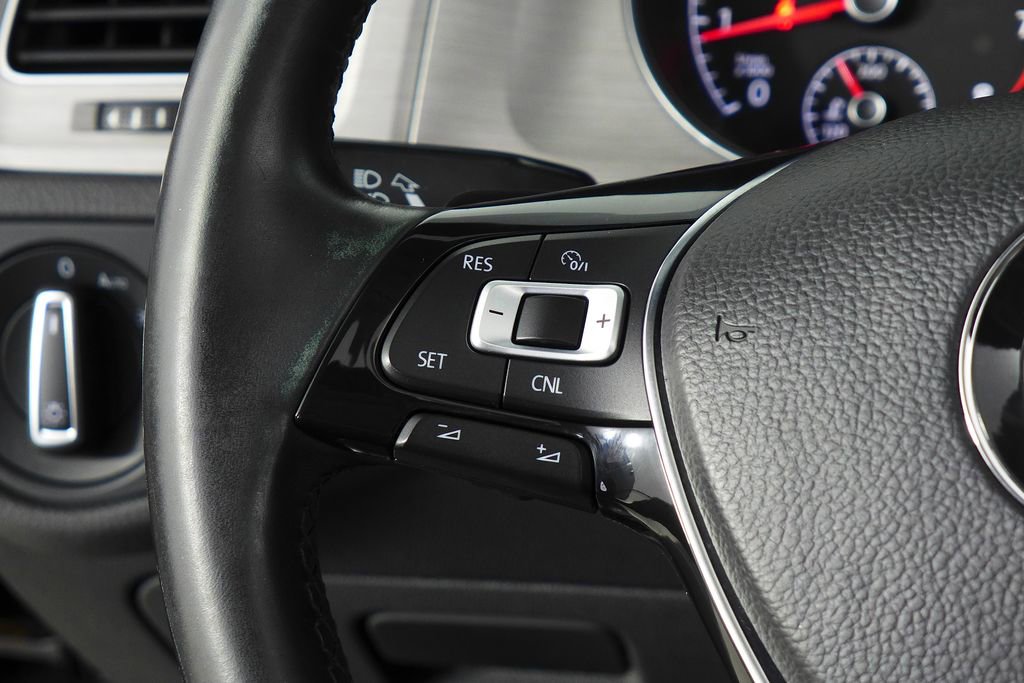 Used 2017 Volkswagen Golf S image 30