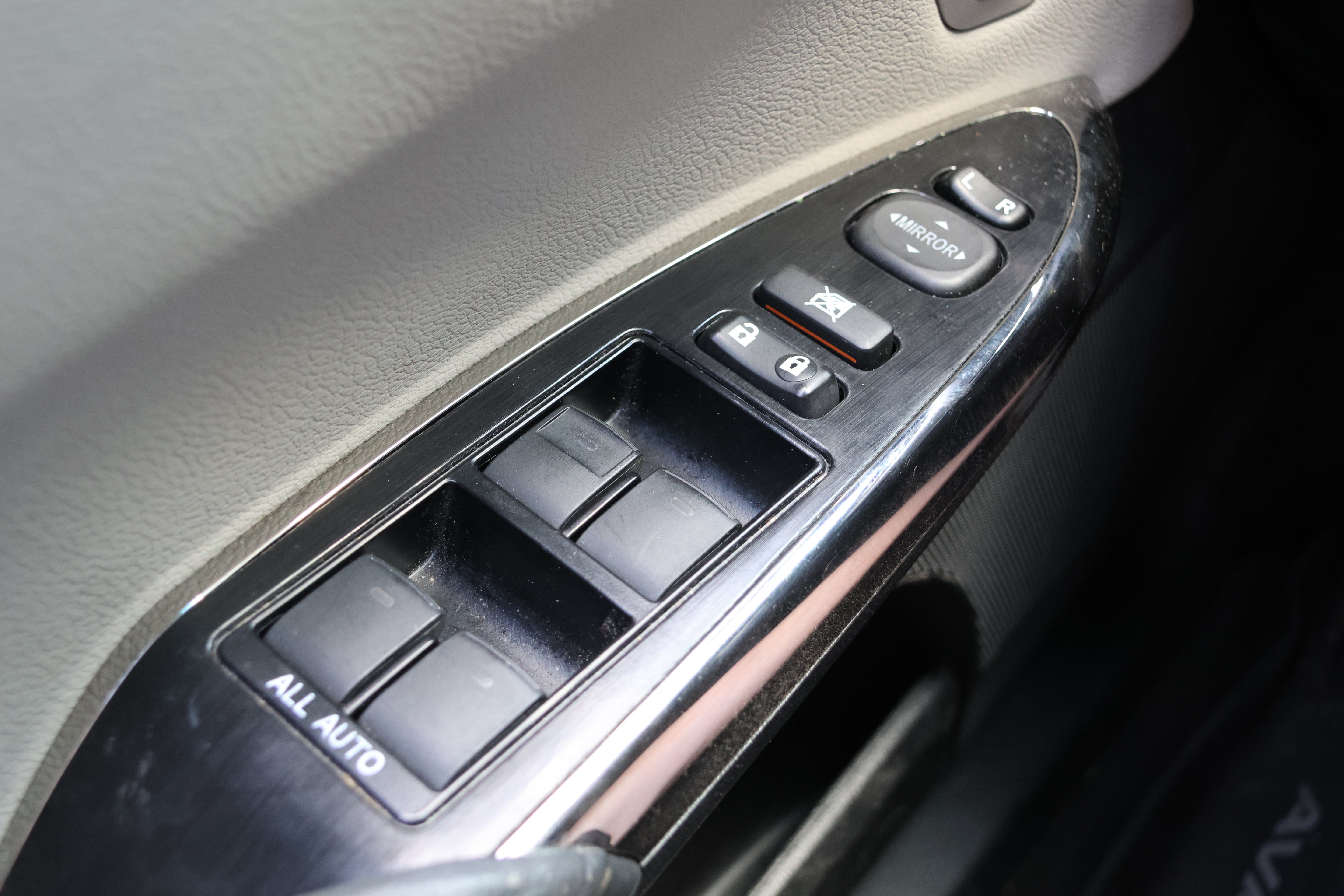 Used 2018 Toyota Avalon XLE Premium w/ All Weather Liner Package FWD image 14